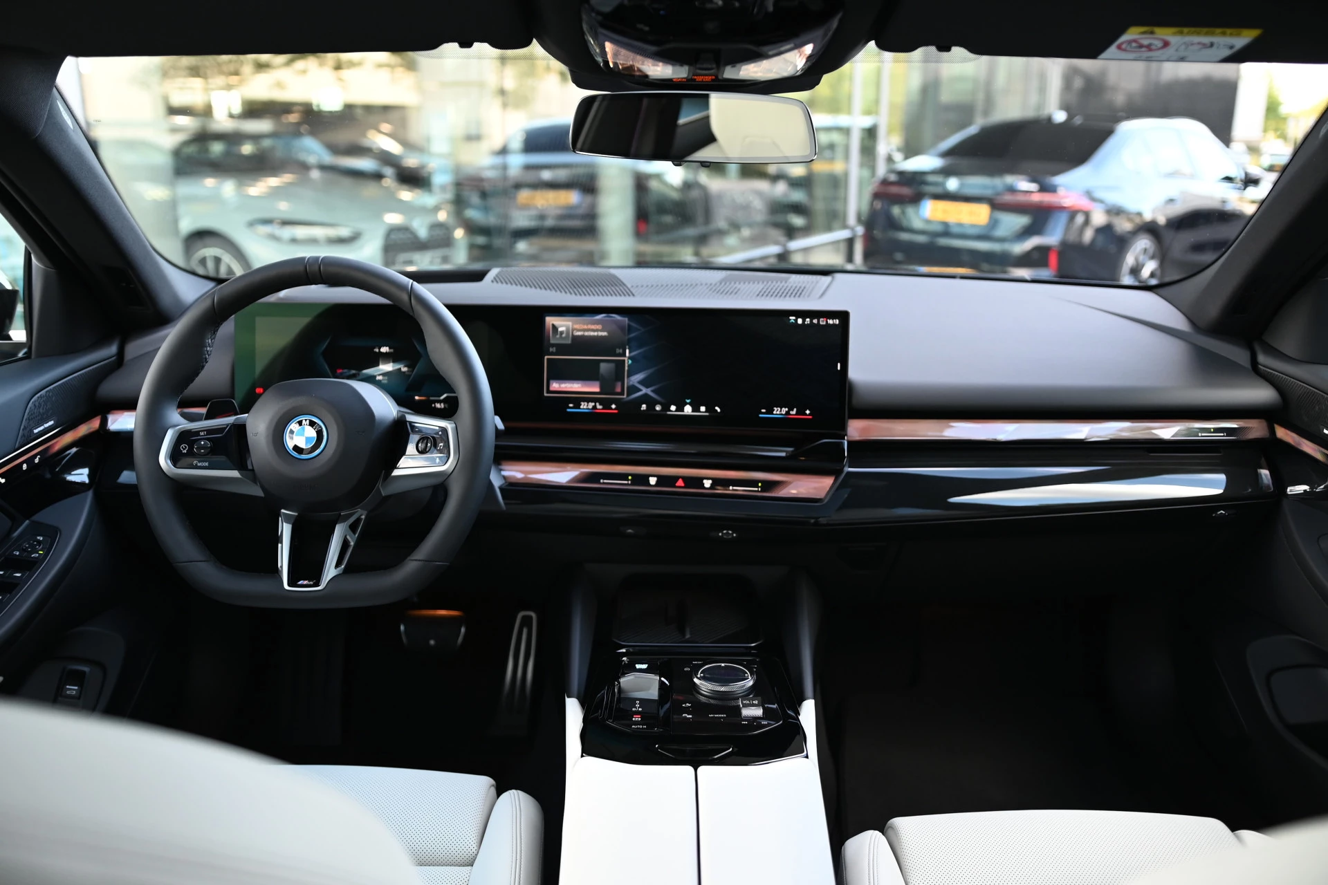 Hoofdafbeelding BMW i5