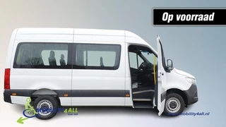 Mercedes-Benz Sprinter TAXI ROLSTOELBUS met verlaagde voorinstap.