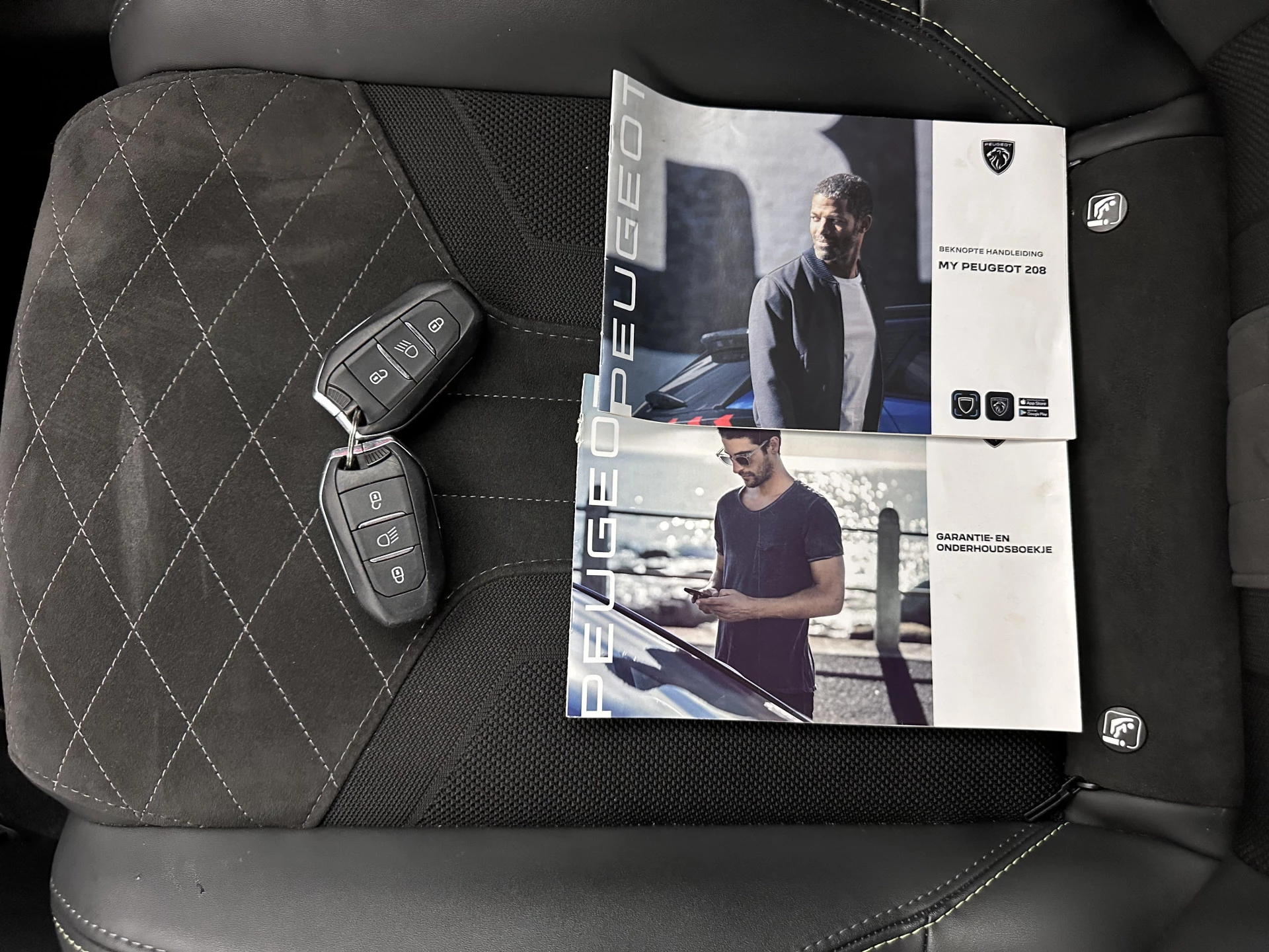 Hoofdafbeelding Peugeot e-208