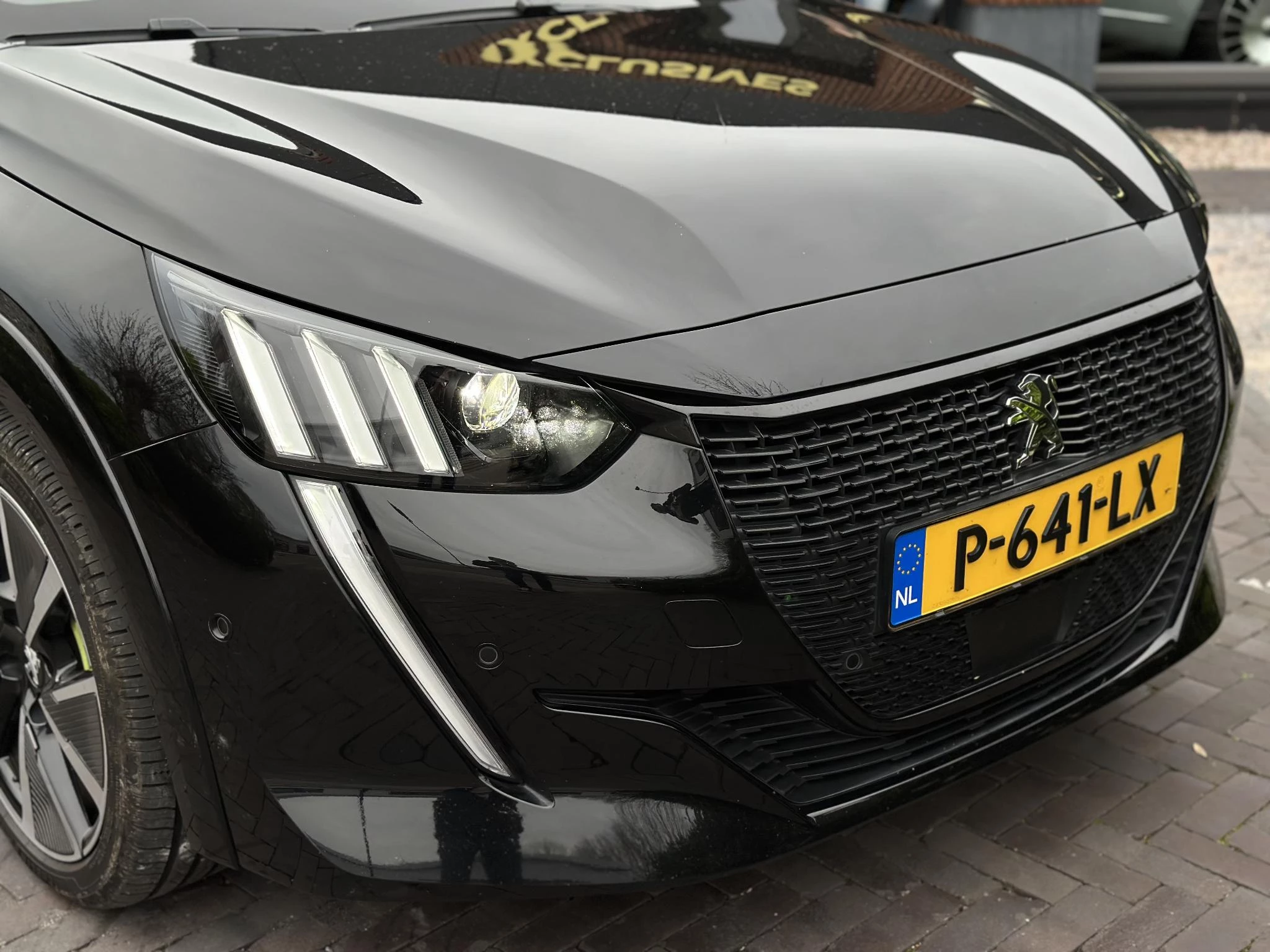 Hoofdafbeelding Peugeot e-208