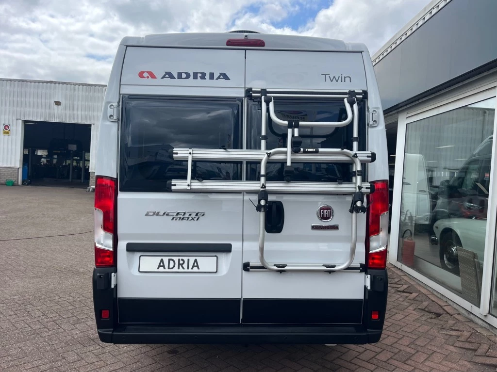 Hoofdafbeelding Adria Twin 640 Slb Plus Enkele Bedden 2x Airco