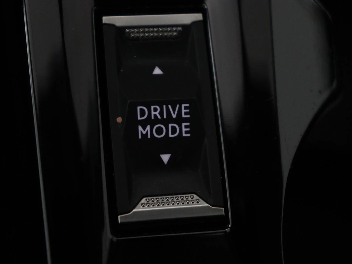 Hoofdafbeelding Peugeot e-2008