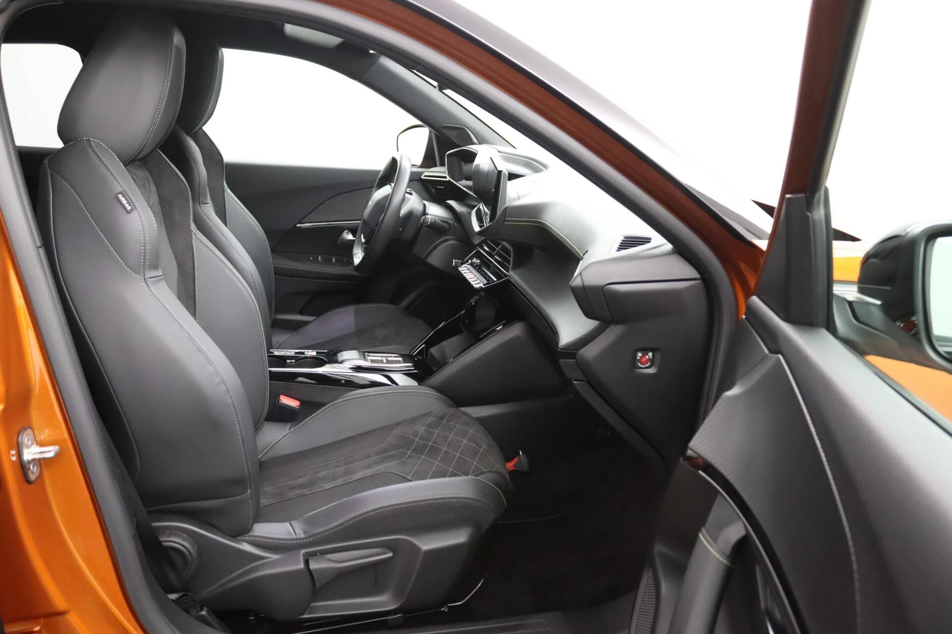 Hoofdafbeelding Peugeot e-2008