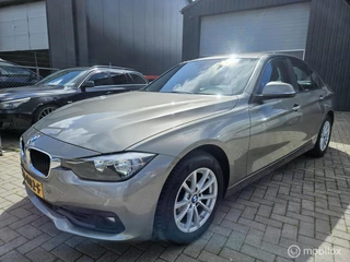BMW 3-serie 318i Essential AIRCO/CRUISE CONTROL/NAVI APK 05/2027