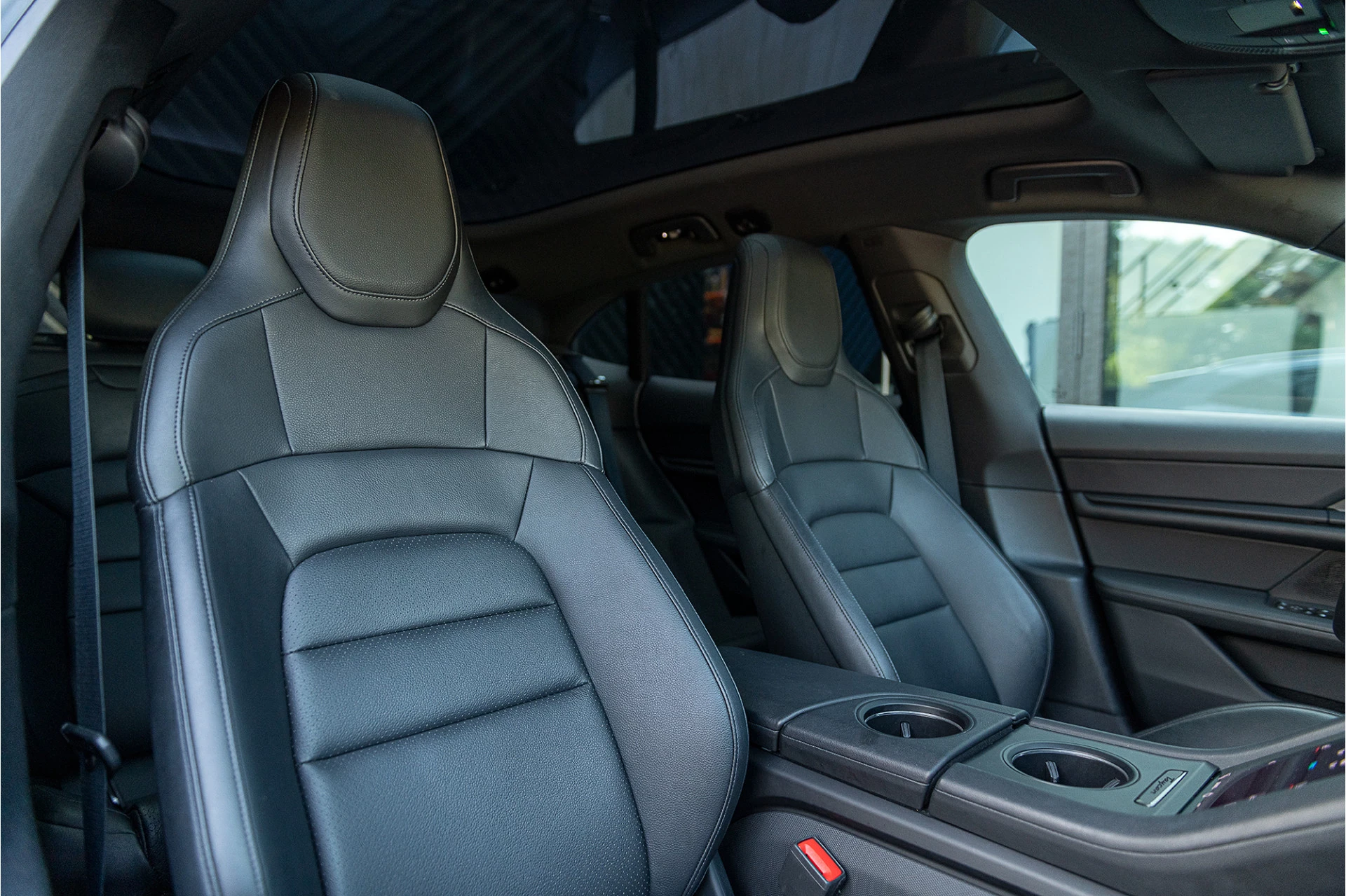 Hoofdafbeelding Porsche Taycan