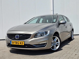 Hoofdafbeelding Volvo V60 Volvo V60 2.4 D6 AWD Plug-In Hybrid Summum 1e eig. bj 2014 Distributie vv. Volledig onderhouden! Nette Auto!