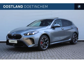 Hoofdafbeelding BMW 1 Serie BMW 1 Serie 120 M Sport Automaat / Panoramadak / Sportstoelen / Comfort Access / Head-Up / Adaptieve LED / Stoelverwarming / Getint glas