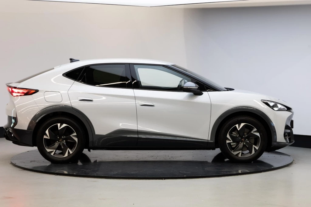 Hoofdafbeelding CUPRA Tavascan
