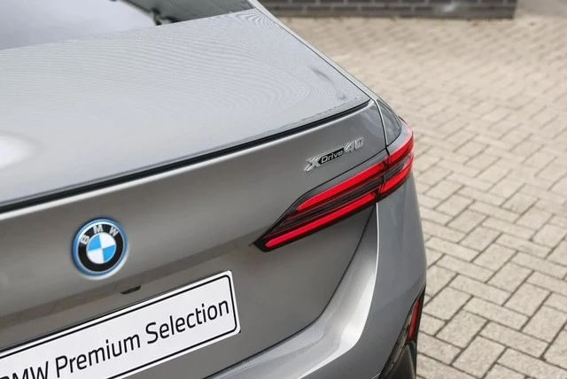 Hoofdafbeelding BMW i5