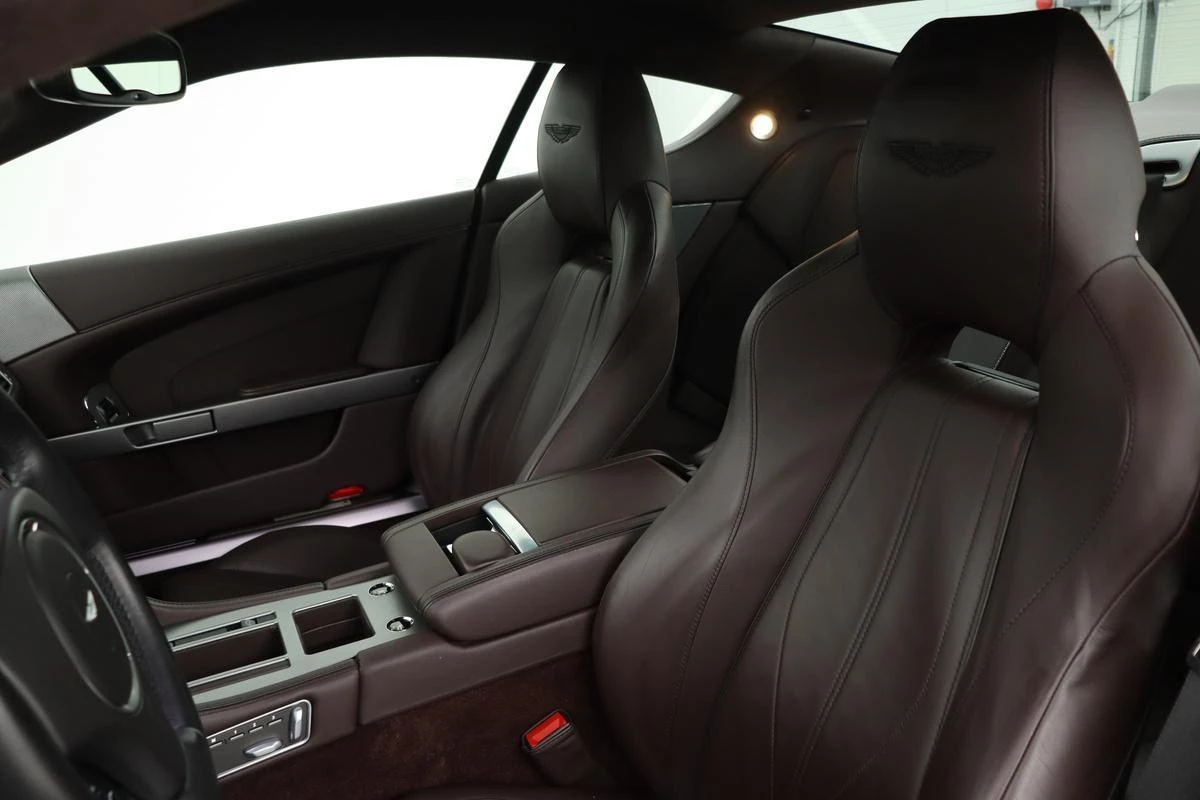 Hoofdafbeelding Aston Martin V12 Virage