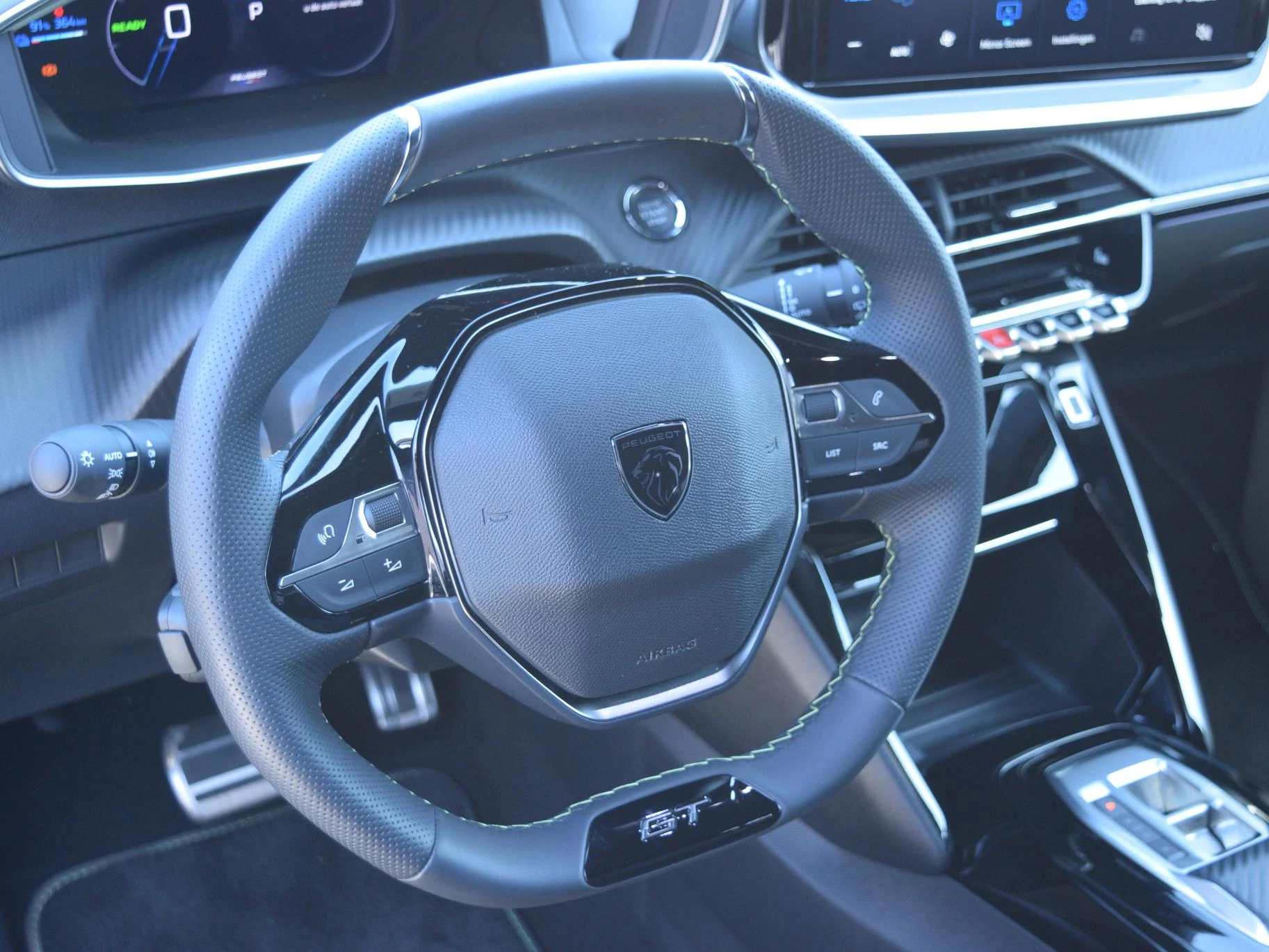 Hoofdafbeelding Peugeot e-2008