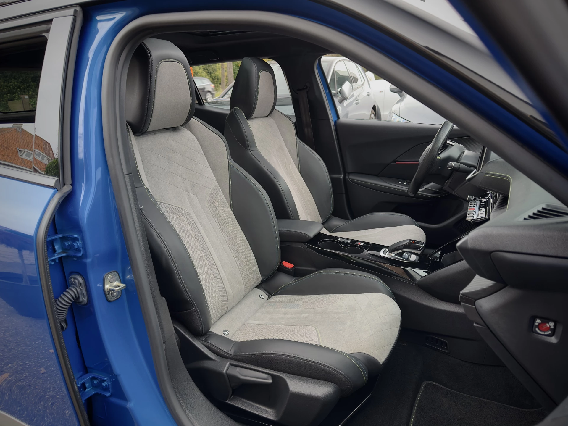 Hoofdafbeelding Peugeot e-2008