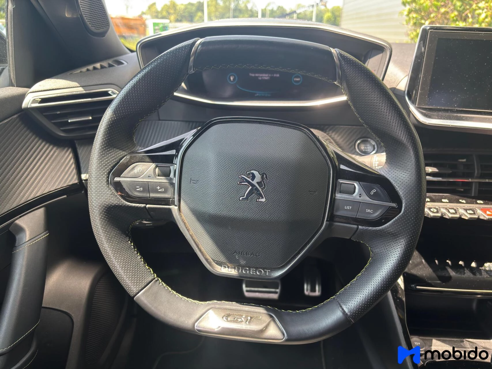 Hoofdafbeelding Peugeot e-2008
