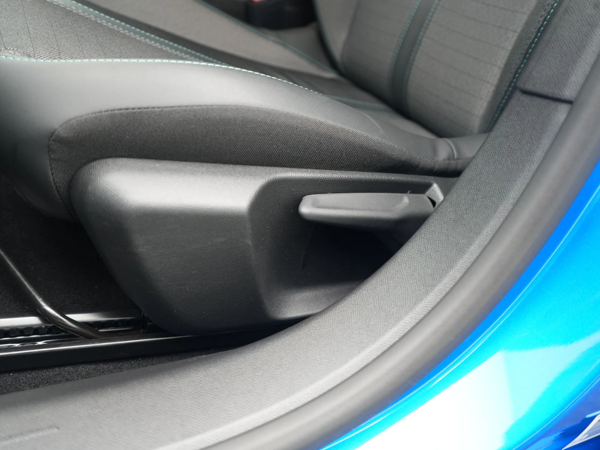 Hoofdafbeelding Peugeot e-208
