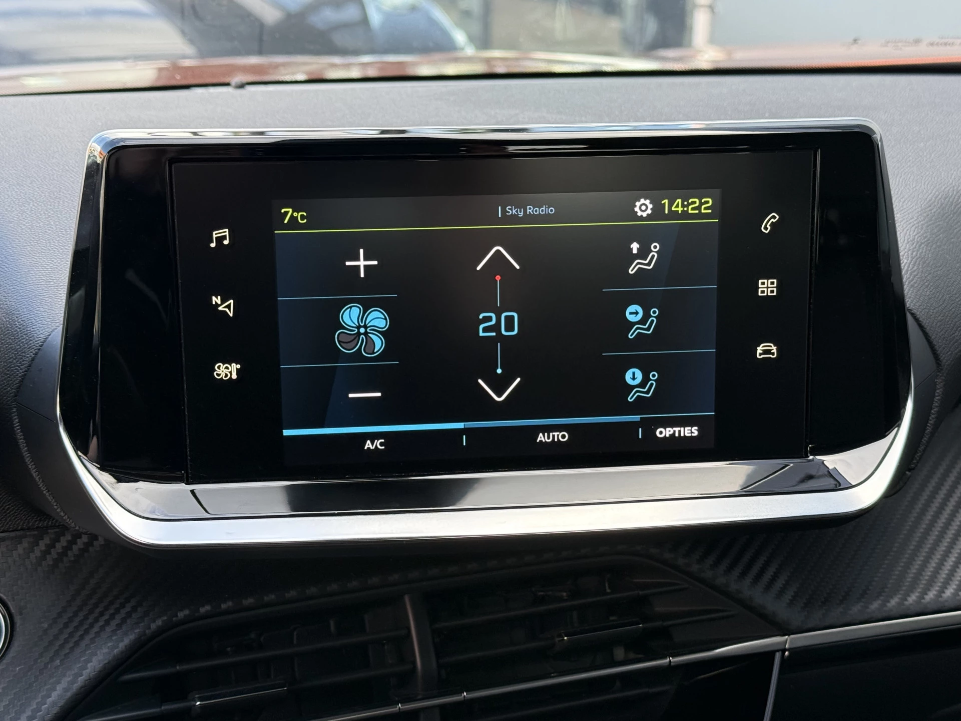 Hoofdafbeelding Peugeot e-2008