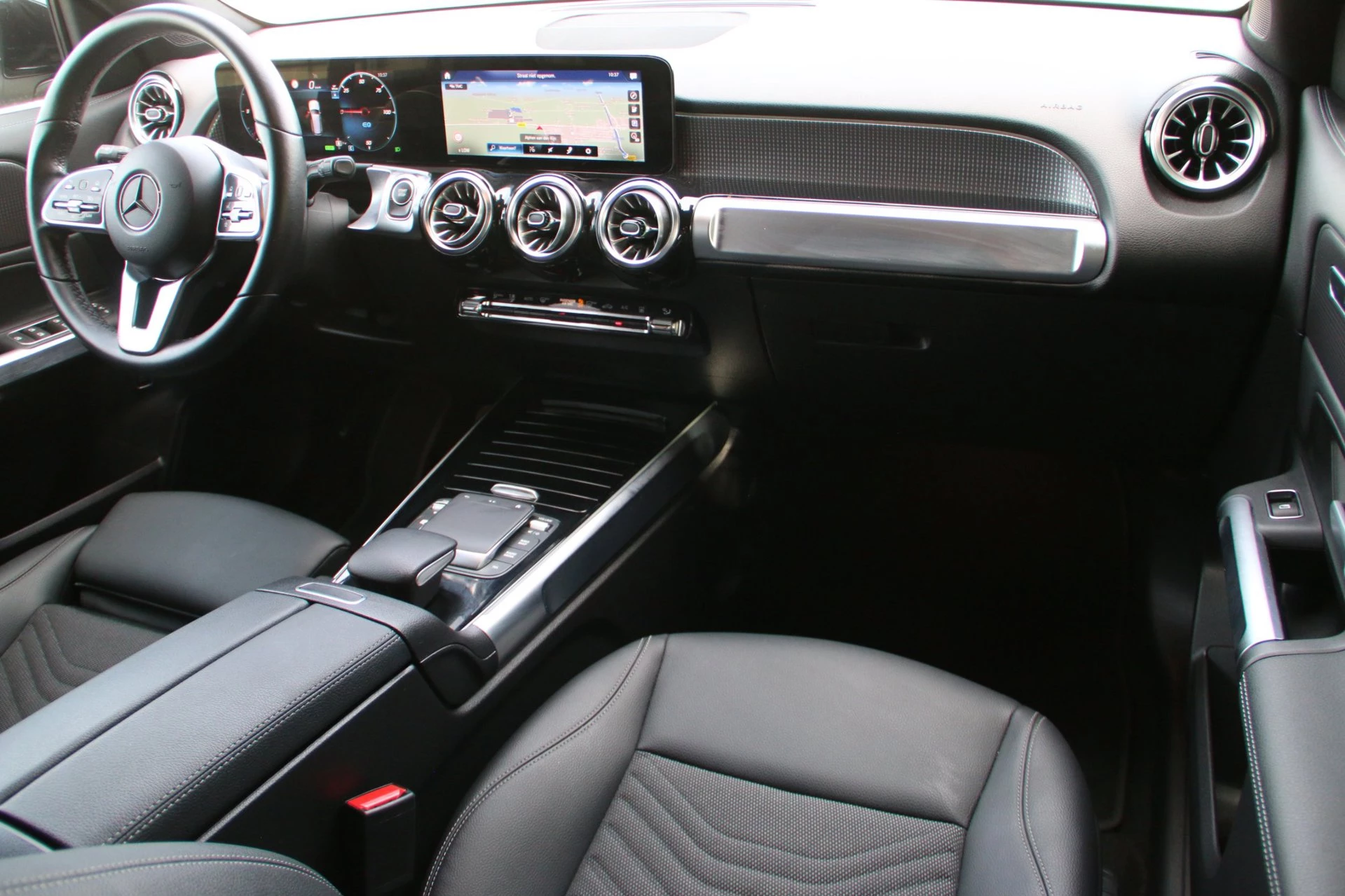 Hoofdafbeelding Mercedes-Benz EQB