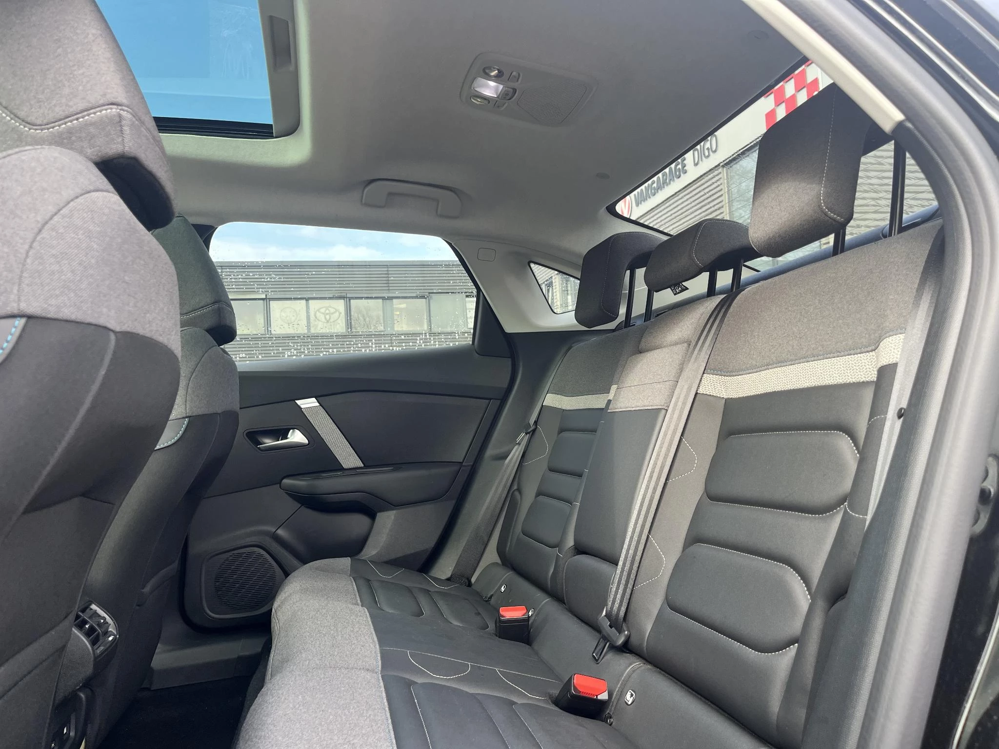 Hoofdafbeelding Citroën ë-C4 X