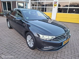 Hoofdafbeelding Volkswagen Passat Volkswagen Passat 1.5 TSI Comfort Business