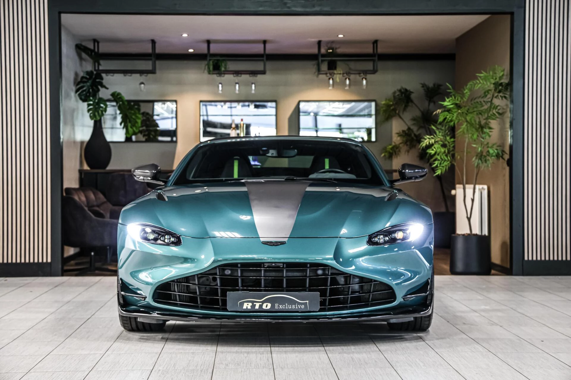 Hoofdafbeelding Aston Martin V8 Vantage