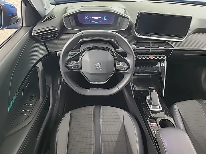 Hoofdafbeelding Peugeot e-2008