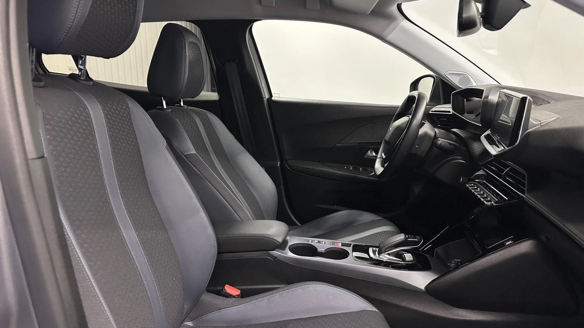 Hoofdafbeelding Peugeot e-2008