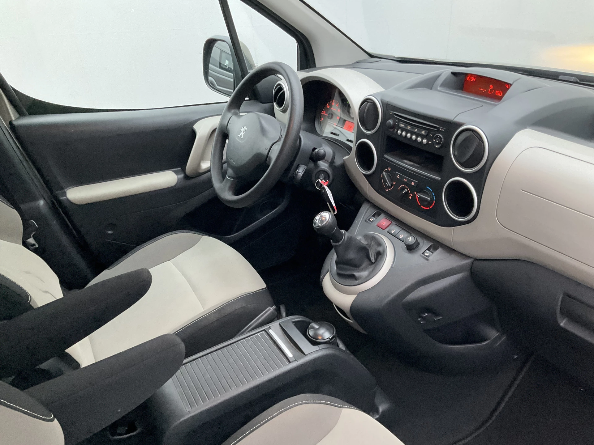 Hoofdafbeelding Peugeot Partner