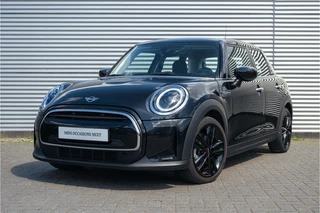 MINI Cooper Hatchback Essential Automaat / Multifunctioneel stuurwiel / PDC achter / LED / Cruise Control / Navigatie / Airconditioning