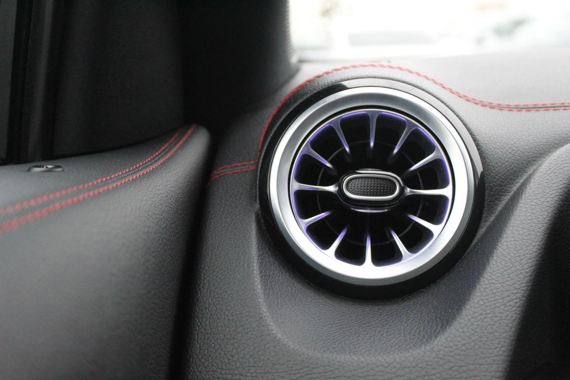 Hoofdafbeelding Mercedes-Benz EQA