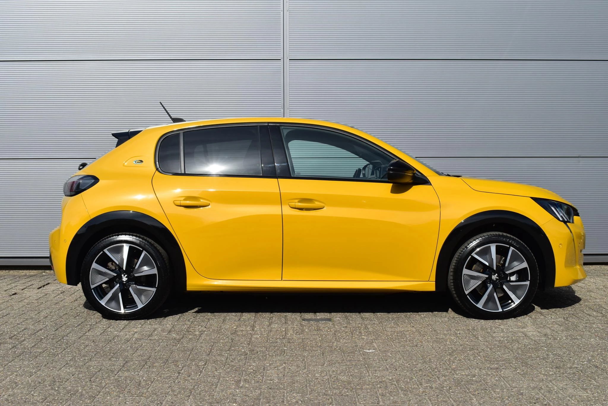 Hoofdafbeelding Peugeot e-208