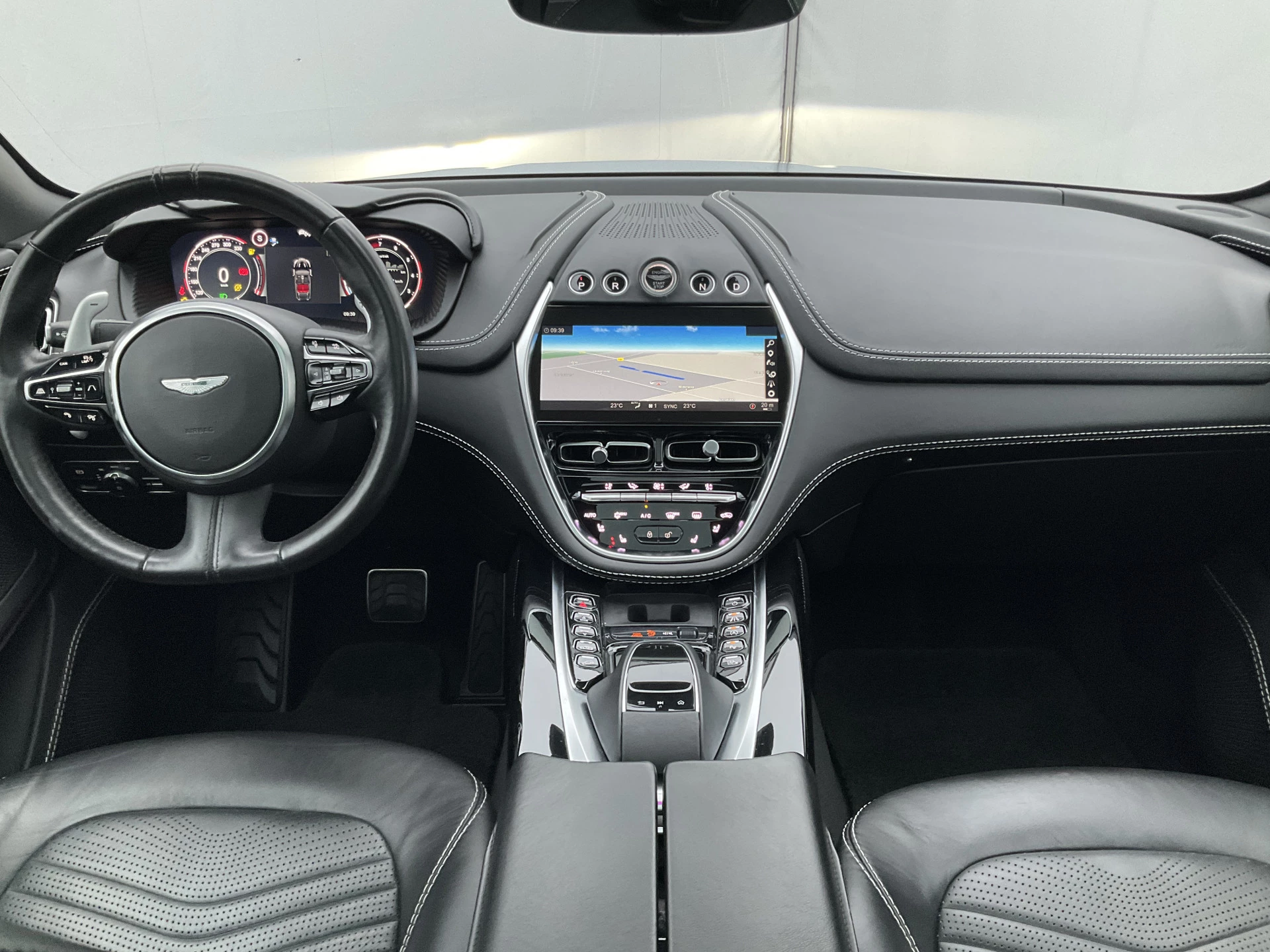 Hoofdafbeelding Aston Martin DBX