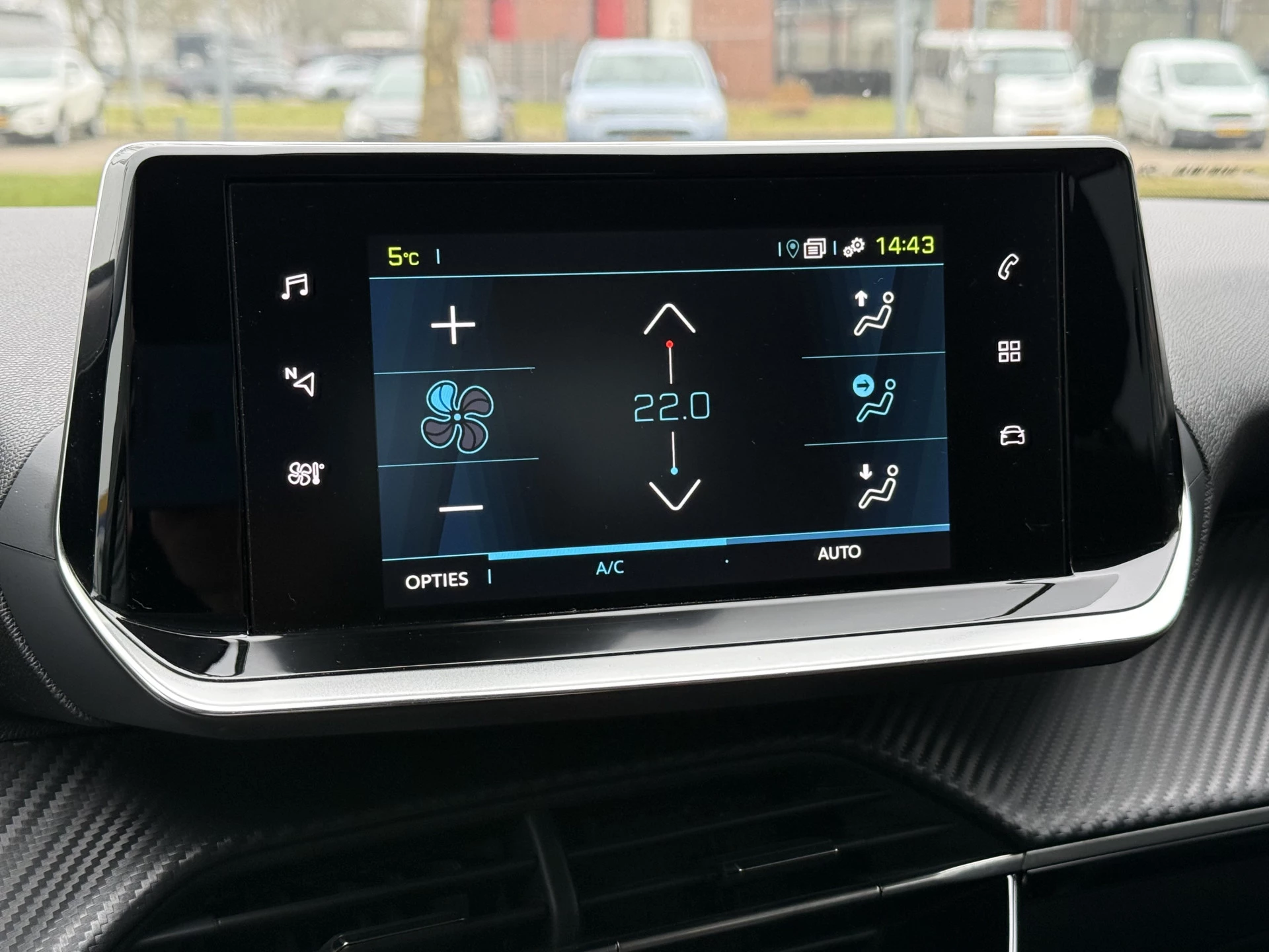 Hoofdafbeelding Peugeot e-2008