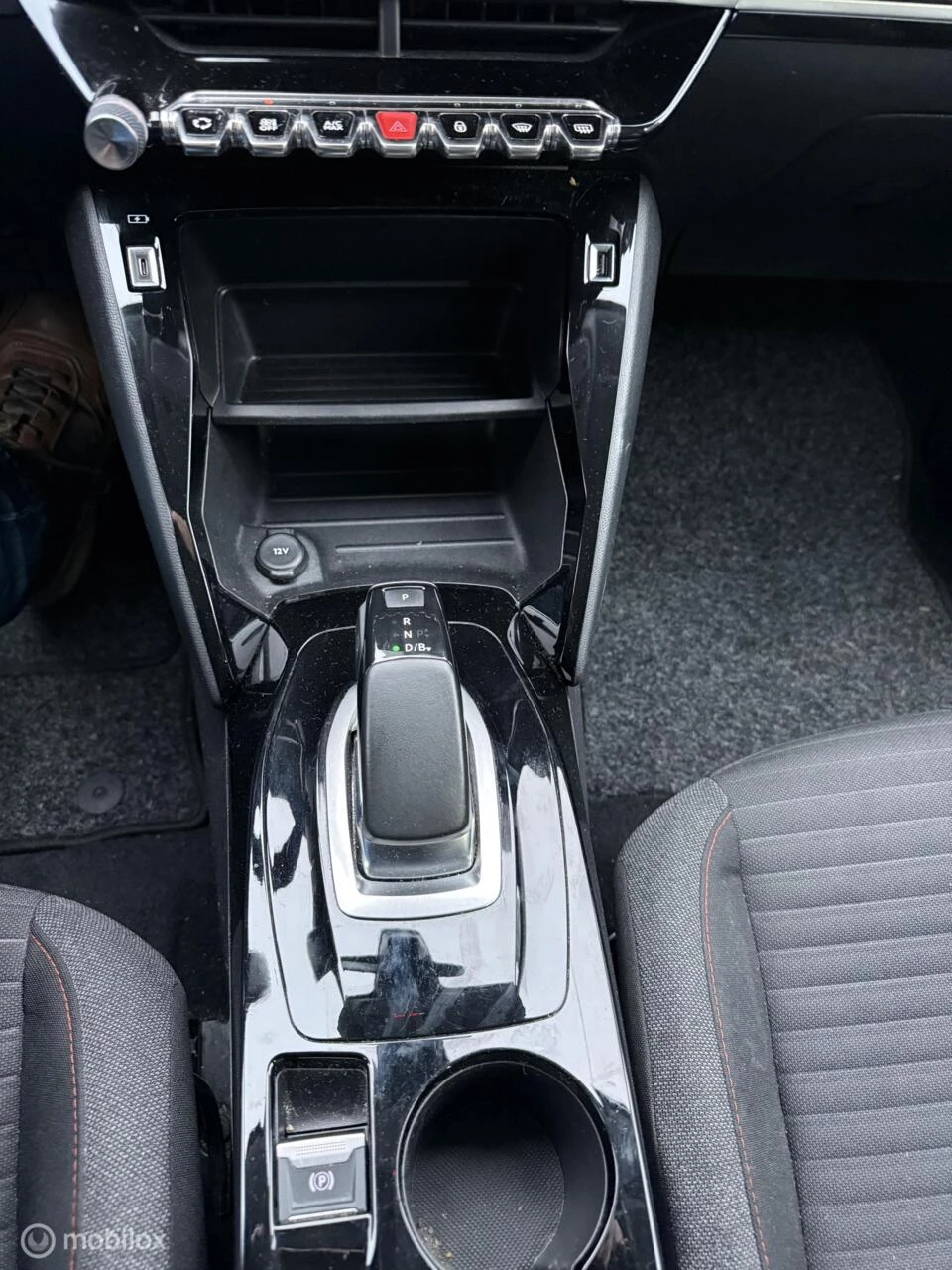 Hoofdafbeelding Peugeot e-208