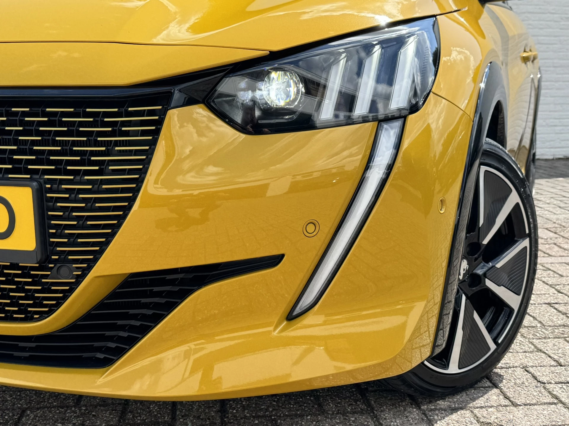 Hoofdafbeelding Peugeot e-208