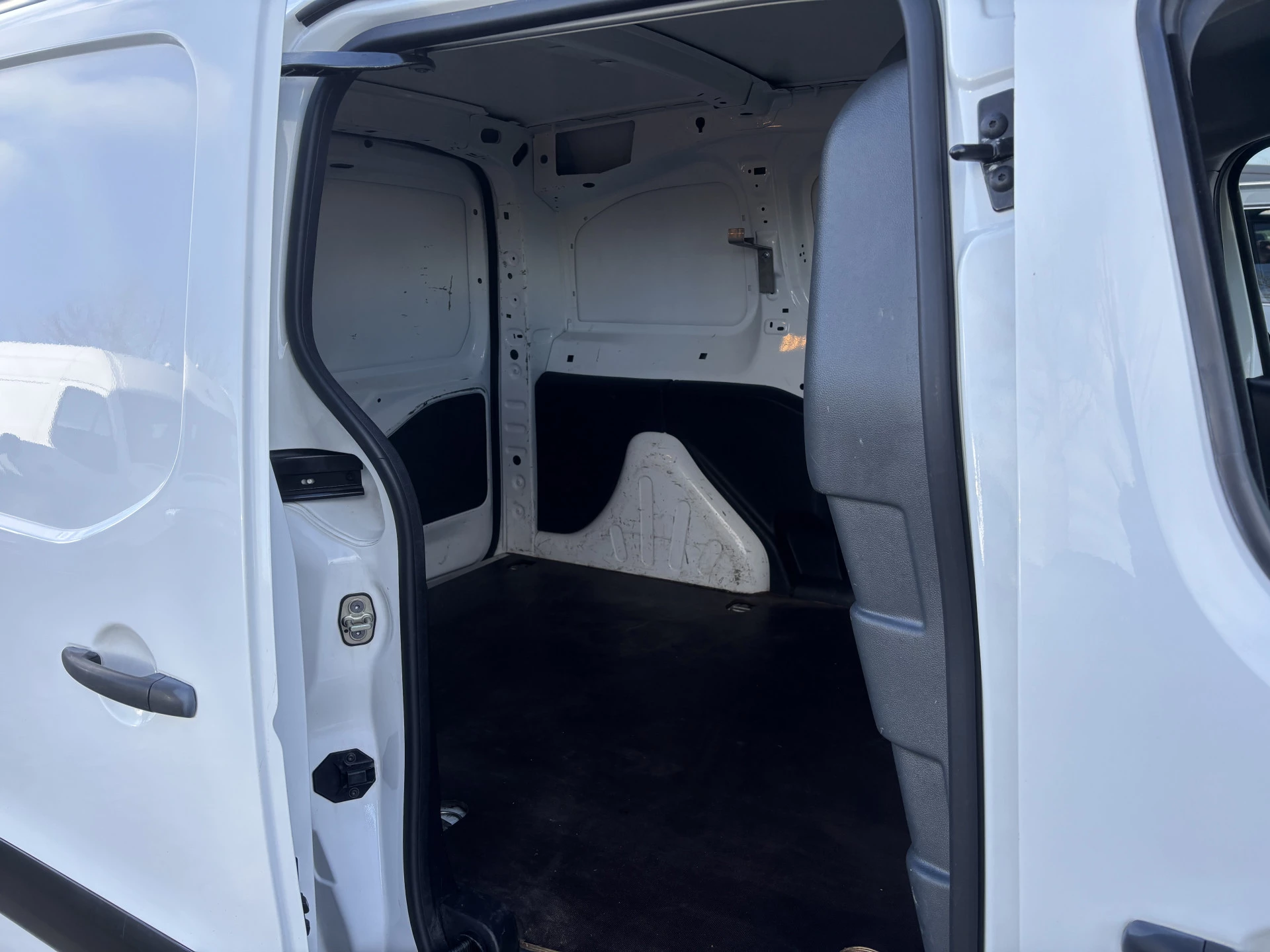 Hoofdafbeelding Peugeot e-Partner