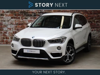 BMW X1 xDrive20i High Executive xLine Automaat / Navigatiesysteem Plus / Trekhaak / Head-Up Display / Driving Assistant / Leder / Achteruitrijcamera / Hifi / Stoelverwarming / 18 Inch / LED / Parkeersensoren voor+achter / DAB / Extra Getint Glas