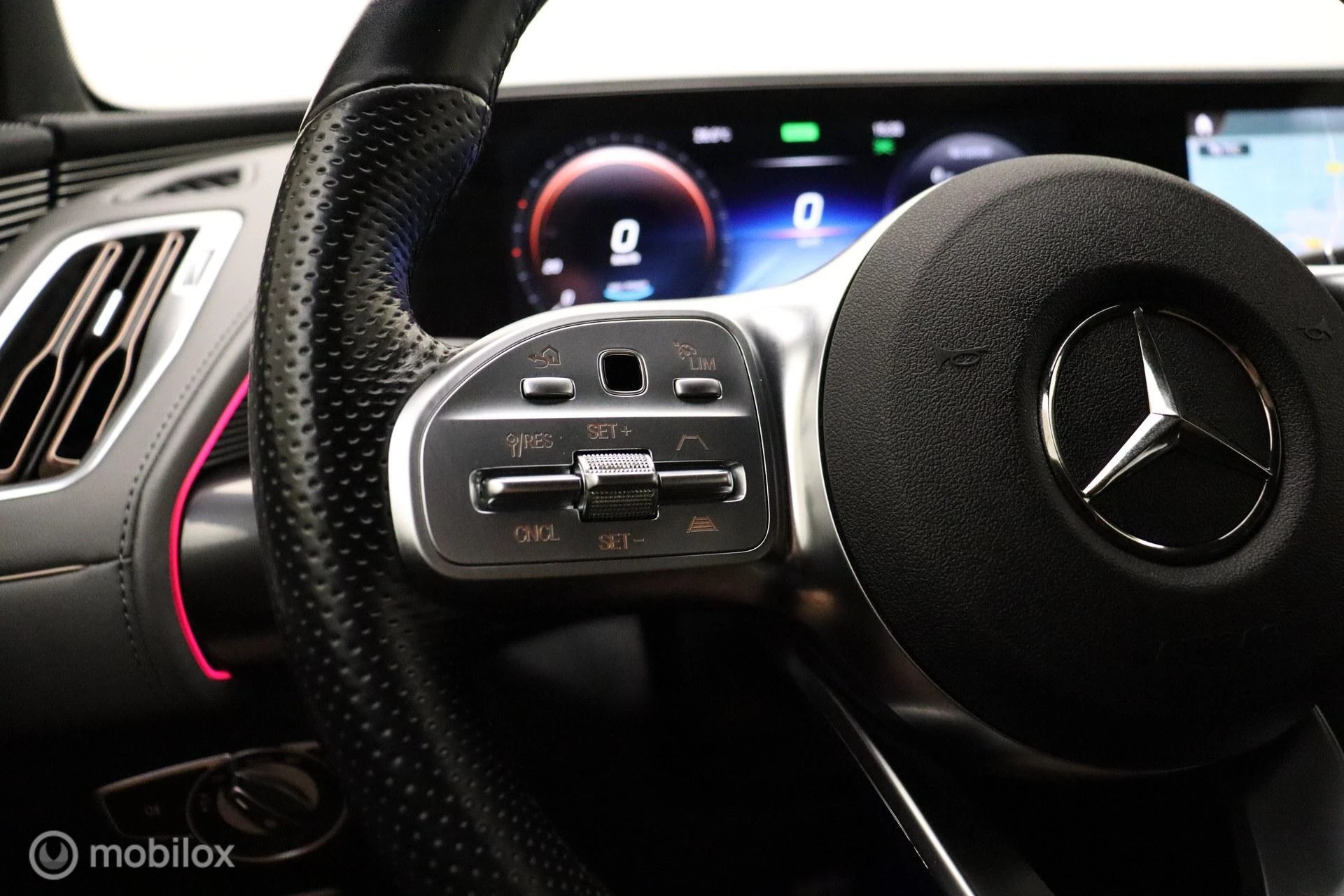 Hoofdafbeelding Mercedes-Benz EQC