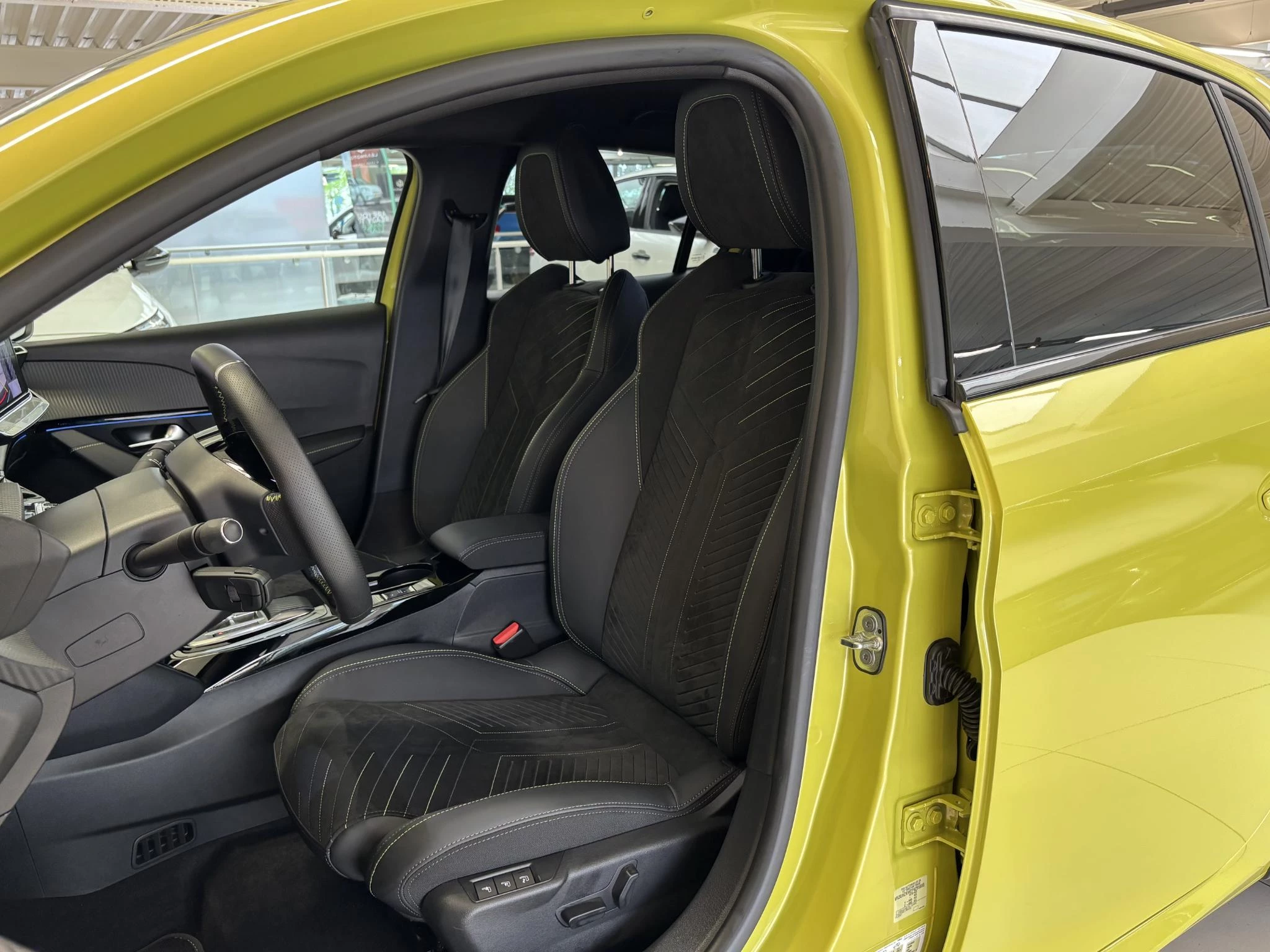 Hoofdafbeelding Peugeot e-208