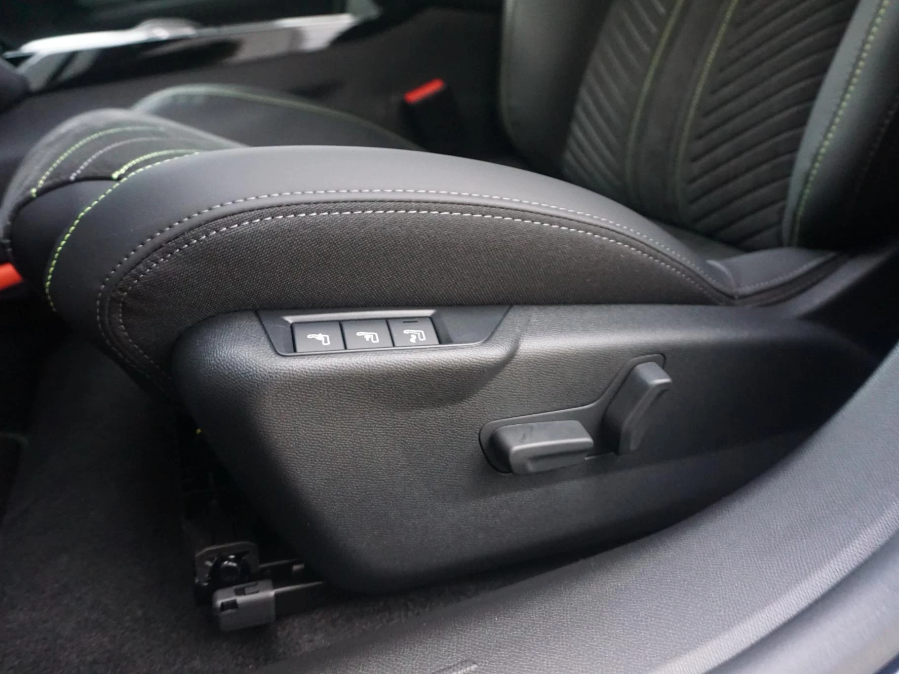 Hoofdafbeelding Peugeot e-208