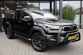 Hoofdafbeelding Toyota Hilux Toyota Hilux 2.8 D-4D X-TRA CAB INVINCIBLE A/T VAN