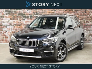 BMW X1 sDrive20i High Executive xLine Automaat / Trekhaak / Panoramadak / Head-Up Display / Achteruitrijcamera / Stoelverwarming / 18 Inch / Hifi / Cruise Control / Bluetooth / Navigatiesysteem Plus  / Climate Control / Leder / 18 Inch