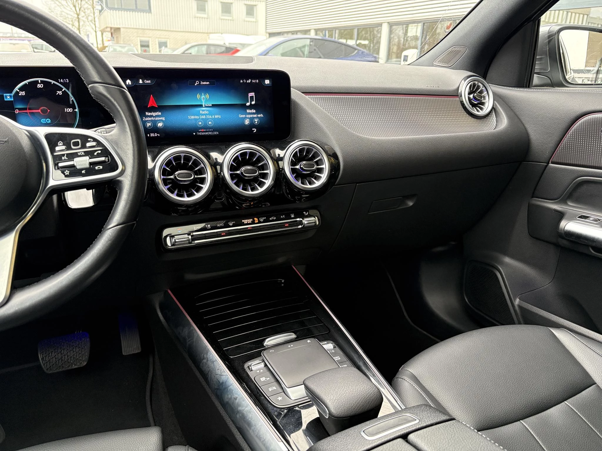 Hoofdafbeelding Mercedes-Benz EQA