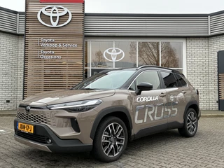 Toyota Corolla Cross HYBRID 180 EXECUTIVE NIEUW MODEL! PARKSENSOREN ANDROID/APPLE STOEL/STUURVERW DODEHOEK 360° CAMERA LEDER P-SENSOREN JBL-AUDIO BLIND-SPOT EL-KLEP