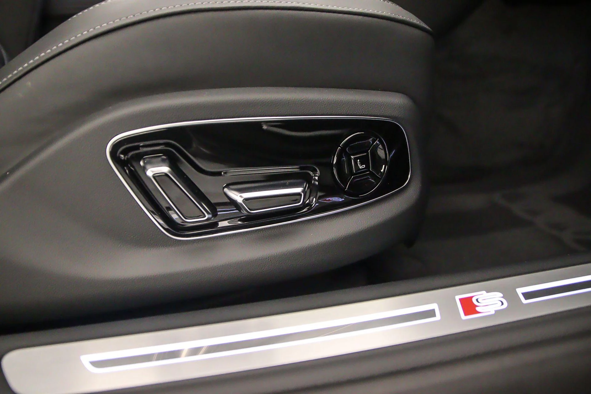 Hoofdafbeelding Audi A8