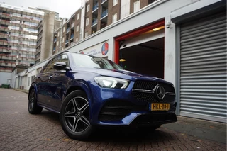 Mercedes-Benz GLE 350 e 4MATIC AMG Line NIGHT pakket | Trekhaak | Mercedes onderhouden | Adaptieve cruise + Lane departure | Sfeerverlichting |