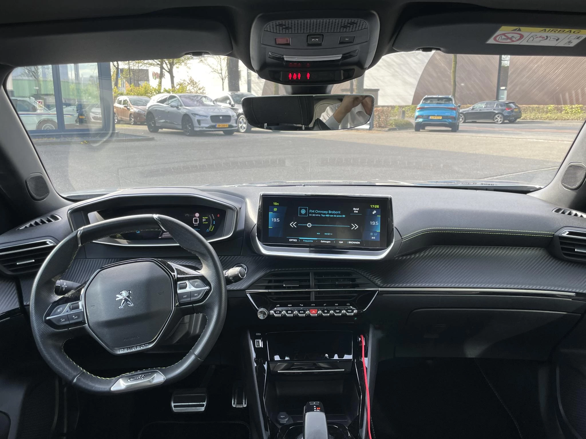 Hoofdafbeelding Peugeot e-2008
