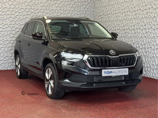 Hoofdafbeelding Škoda Karoq Škoda Karoq 1.5 TSI 150PK NW MODEL LED VIR.COCKPIT ELEK.TREKHAAK CAMERA ELEK.KLEP STOEL/STUUR VERW. LMV 2025
