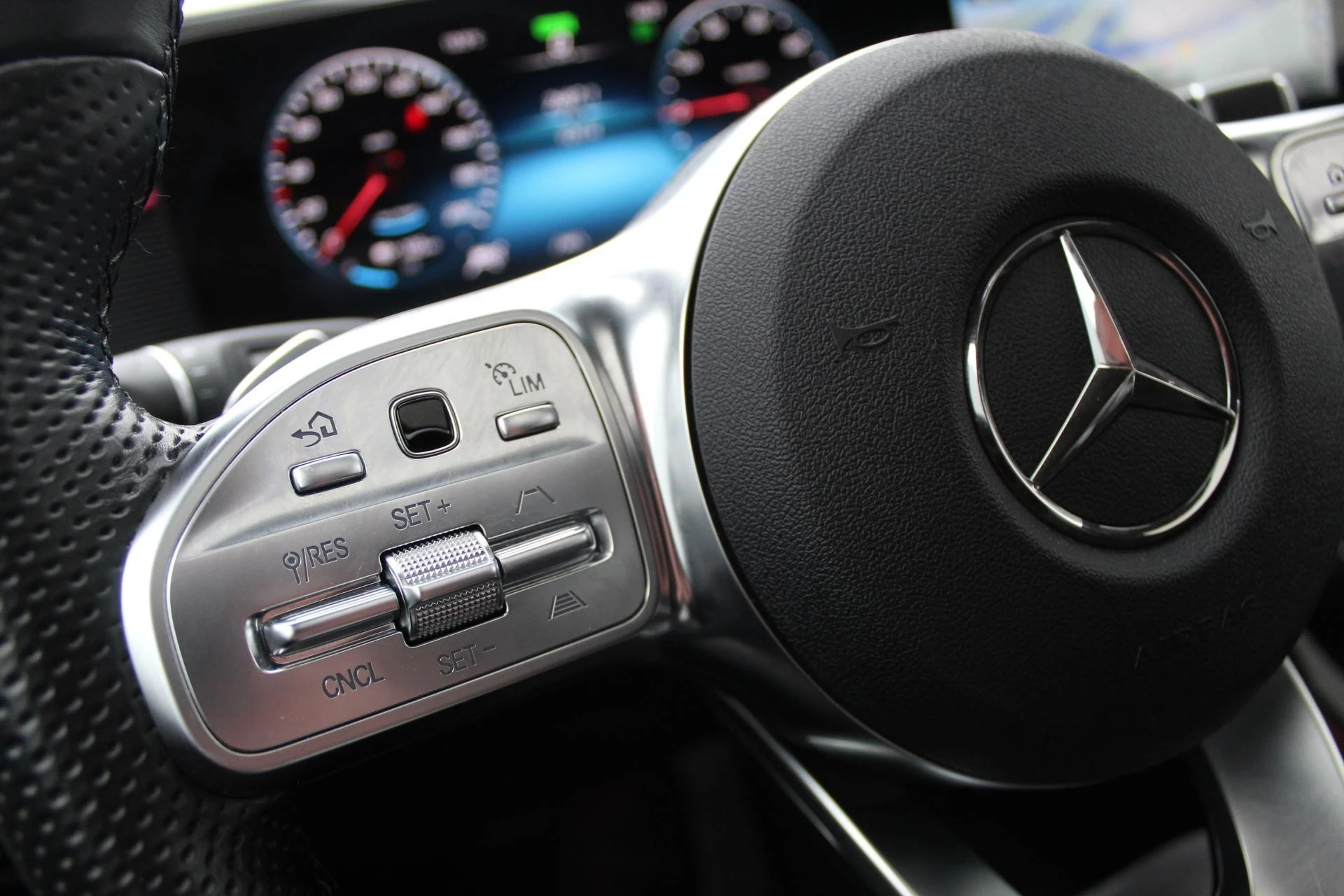 Hoofdafbeelding Mercedes-Benz EQC