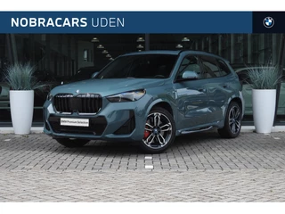 BMW X1 xDrive30e High Executive M Sport Automaat / Panoramadak / Trekhaak / Sportstoelen / Adaptieve LED / Parking Assistant Plus / Head-Up / Stuurverwarming