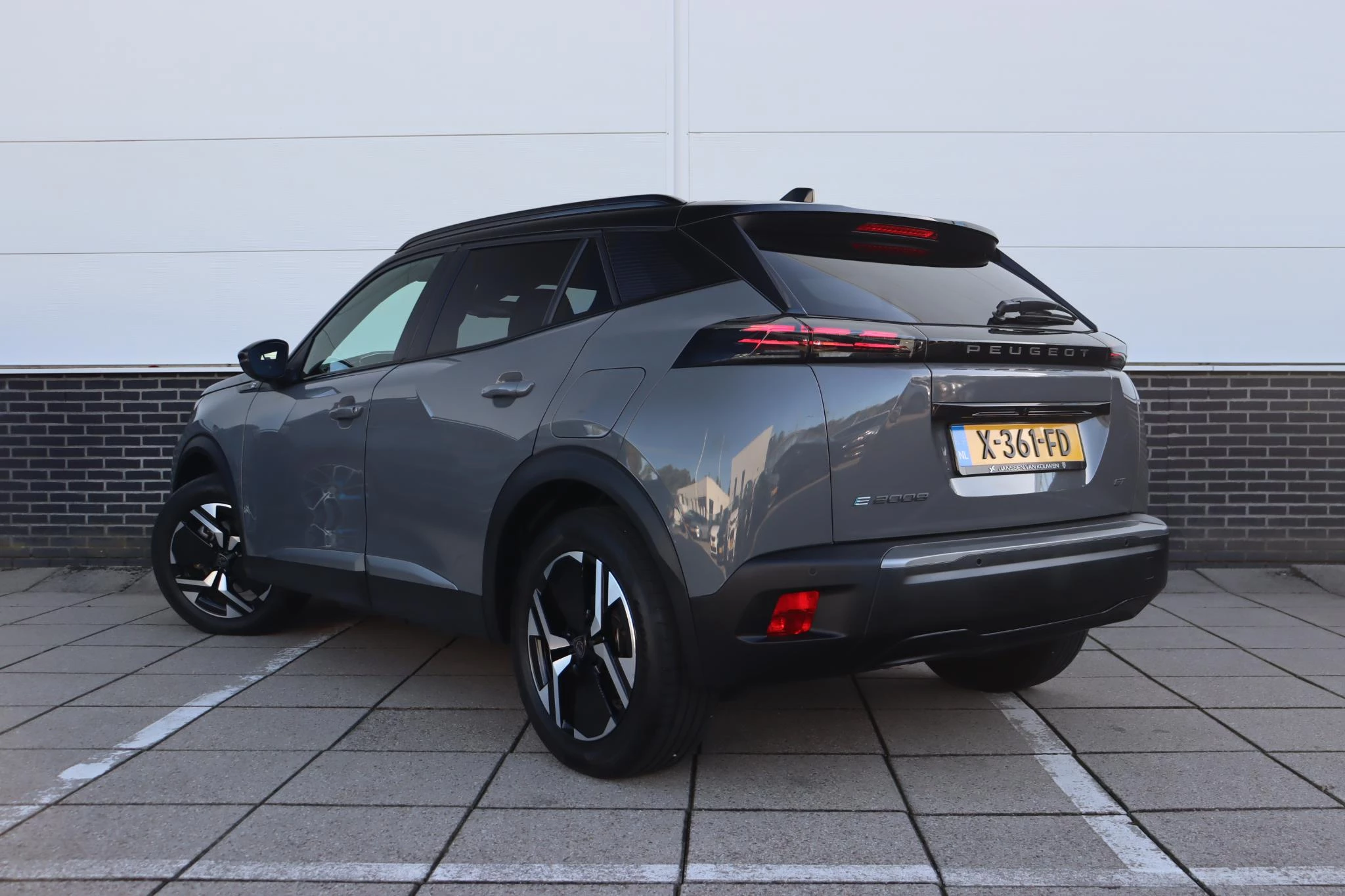 Hoofdafbeelding Peugeot e-2008