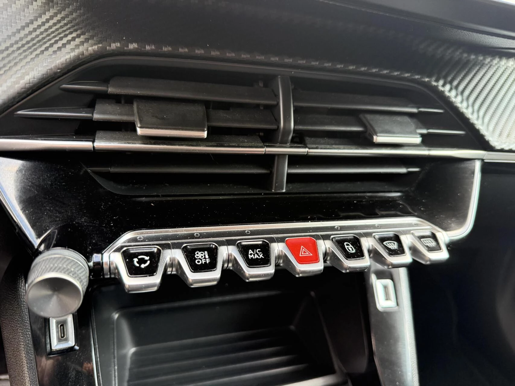 Hoofdafbeelding Peugeot e-2008